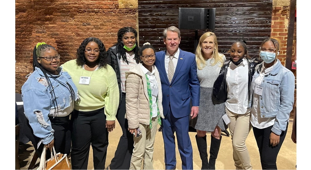 Students with Gov. Kemp
